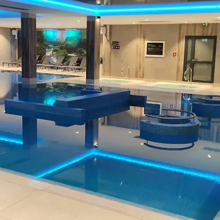 W Platinum Mountain Z Parkingiem 5* 斯克拉斯卡波伦巴